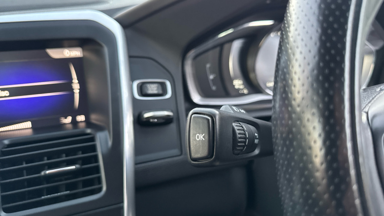 Volvo Xc60 D5 [220] R DESIGN Lux Nav 5dr AWD Geartronic Diesel Estate